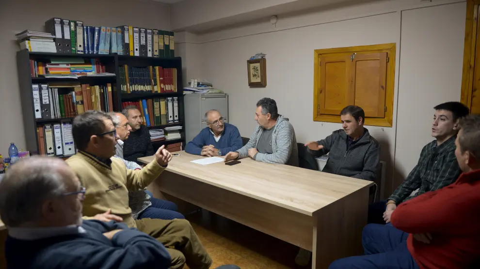 Reunión de alcaldes de municipios recorridos por la N-330 en el Ayuntamiento de Libros.