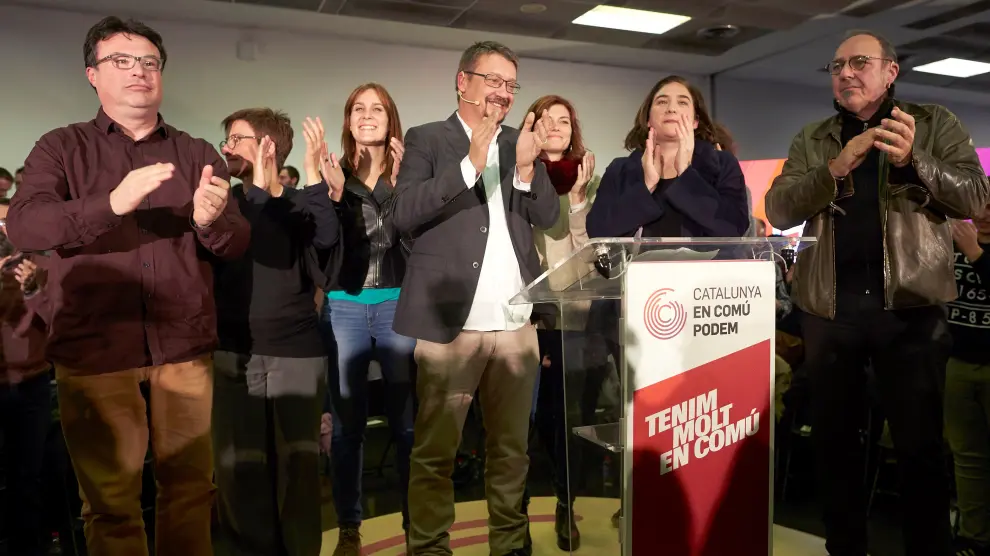Los candidatos Ada Colau y Xavier Domenech entre otros, durante el acto de inicio de campaña de la formación Catalunya e Comú-Podem.