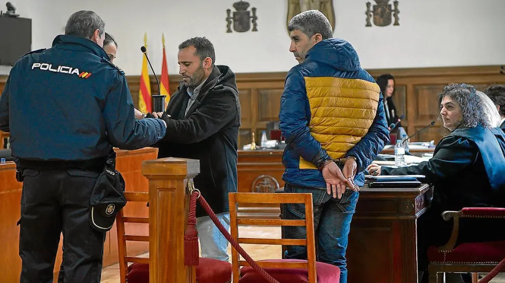 Los dos acusados, Chafnaje a la izquierday Lioumouri, al inicio de la primera sesión del juicio.