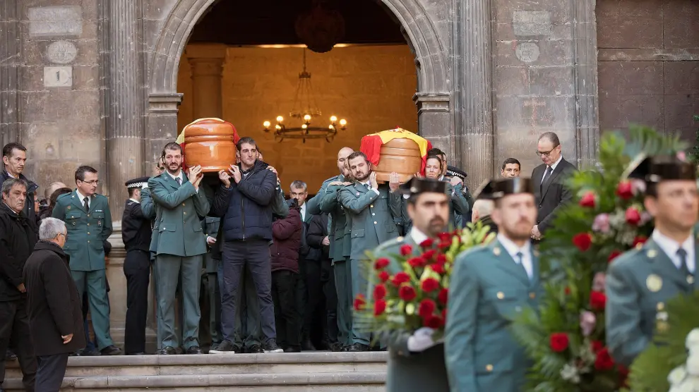 Funeral en Alcañiz por los dos guardias civiles asesinados.