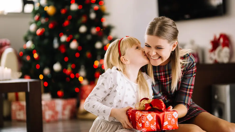 Con la Navidad llega la compra de regalos a familiares y amigos, una tarea para la que, en muchas ocasiones, no se dispone de todo el tiempo que se desearía y que puede acabar convirtiéndose en un trámite costoso.