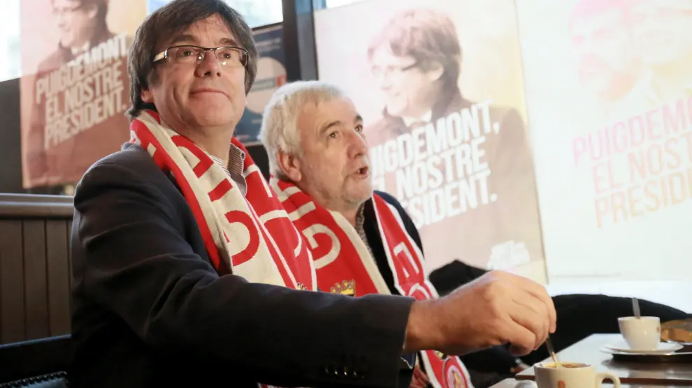 Imagen reciente de Puigdemont viendo un partido de fútbol en Bruselas.