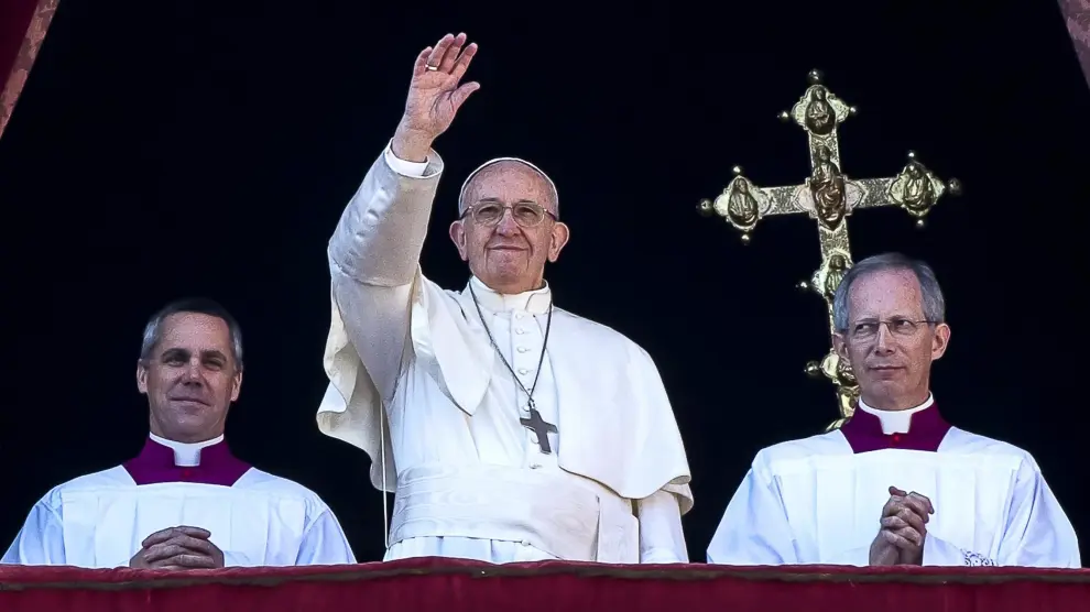 El papa Francisco, udrante la tradicional bendición Urbi et Orbi, en el Vaticano