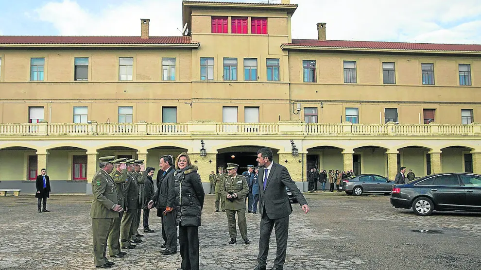 La ministra de Defensa, María Dolores de Cospedal, en su visita al cuartel el 15 de diciembre.
