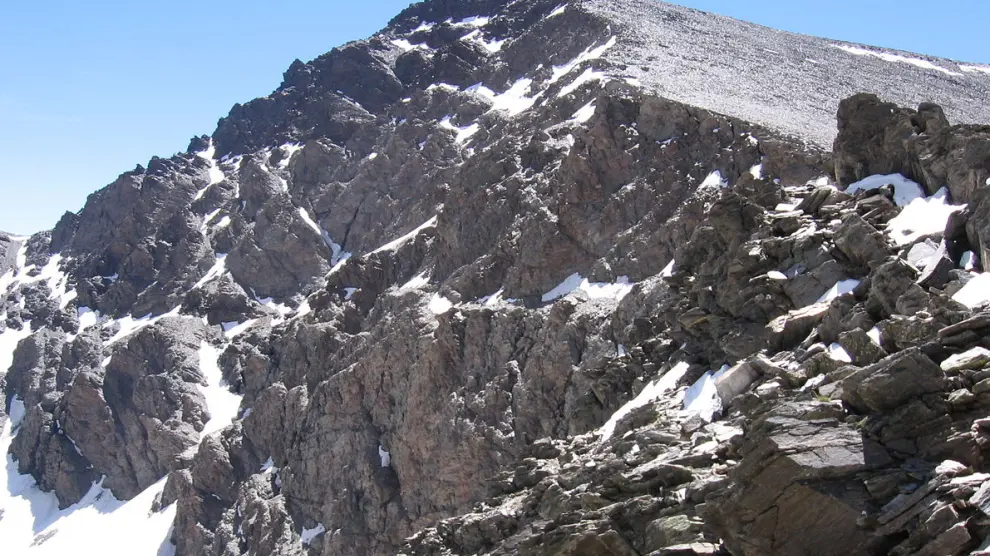 Fallece un montañista tras sufrir una caída en la cara norte del Mulhacén en Granada