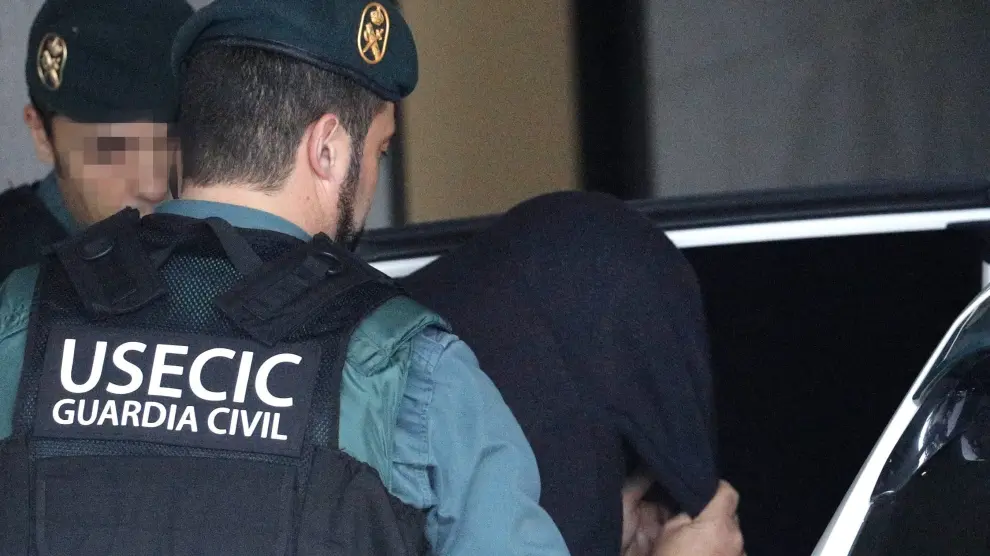 José Enrique Abuín Gey, alias 'el Chicle', es trasladado por la Guardia Civil tras comparecer en los juzgados de Ribeira, este 1 de enero de 2018.