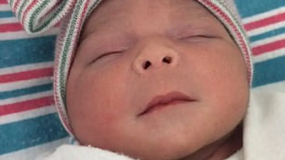 Aitana nació en 2018, 18 minutos después que su hermano mellizo, Joaquín.
