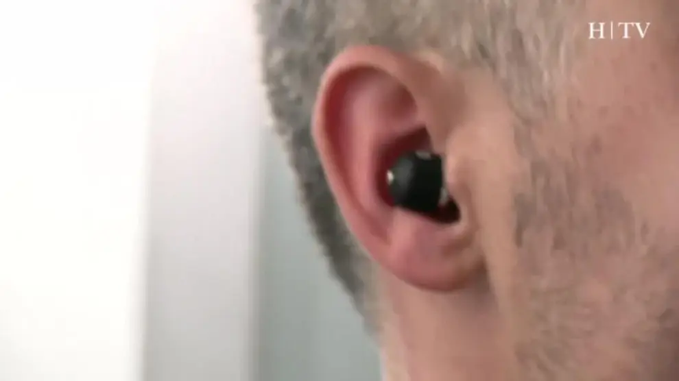 Unos auriculares diminutos e inalámbricos