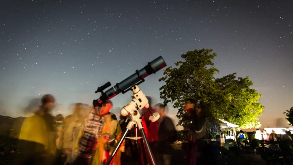 A través de dos telescopios los enoturistas podían ver las perseidas y otros fenómenos astronómicos.