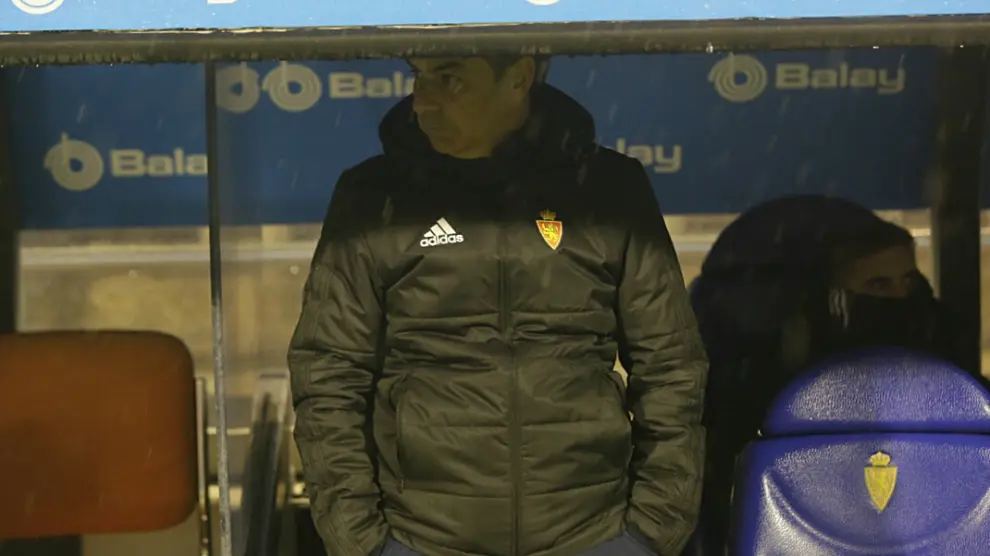 Natxo González, entrenador del Real Zaragoza, ayer en La Romareda.