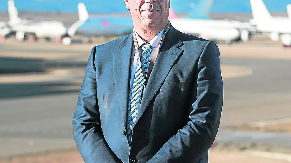 Alejandro Ibrahim, en el aeropuerto de Teruel.