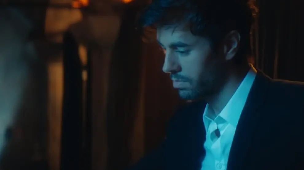 Fotograma del recién estrenado videoclip de 'El Baño'.