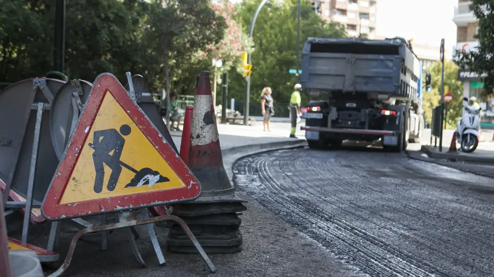 Obras en la calle de Coimbra, durante la operación asfalto del pasado verano.