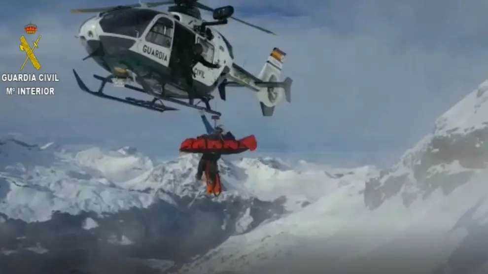 Rescatan a un esquiador en la zona de los Tubos de Astún