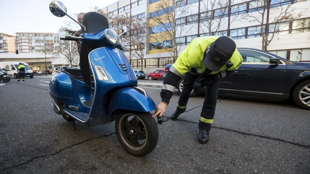 La campaña controla el estado de mantenimiento de todo tipo de vehículos, también de las motocicletas.