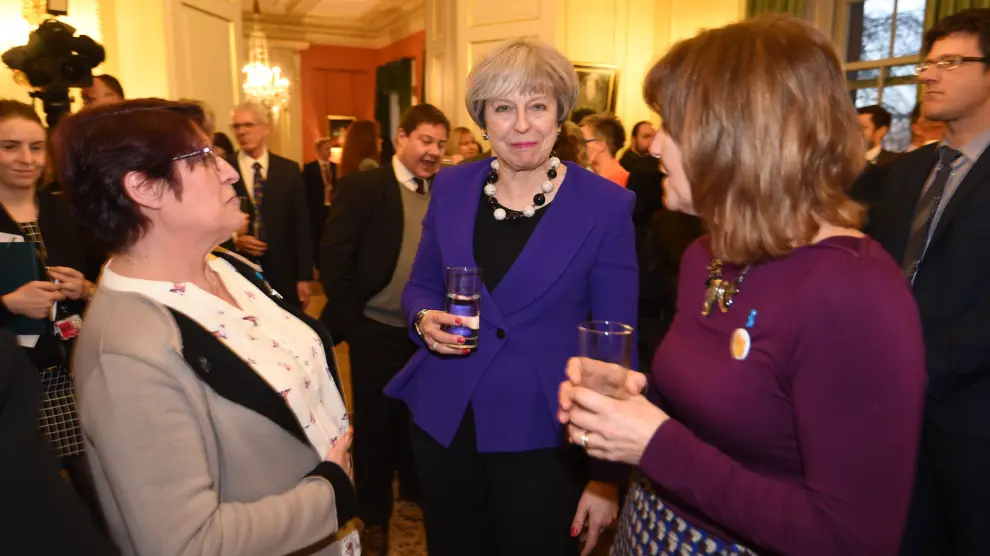 La primera ministra británica, Theresa May, en el acto de este miércoles en reconocimiento del legado de Joe Cox.