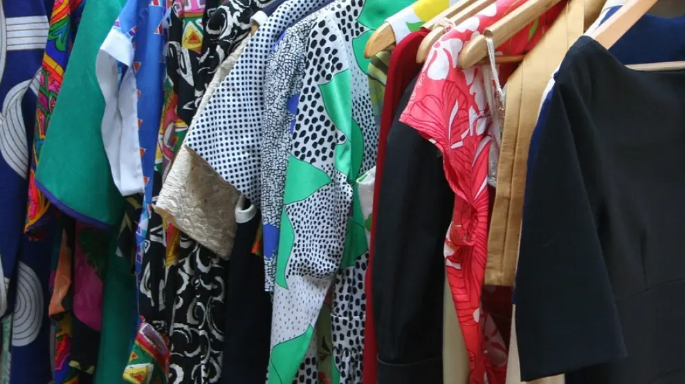 La ropa de mujer está entre los objetos más vendidos de segunda mano.