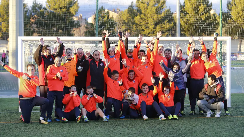 La plantilla del Huesca de la Liga Genuine al término de su última sesión de entrenamiento.