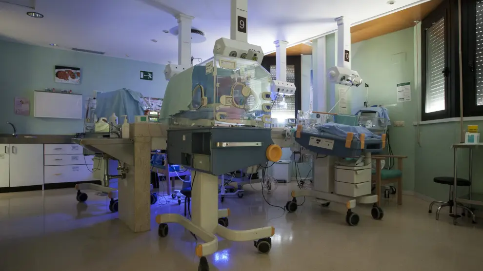 Una de incubadoras de la unidad de Neonatos del Hospital Clínico. Tras el accidente, una inspectora aconsejó la sustitución de tres máquinas.