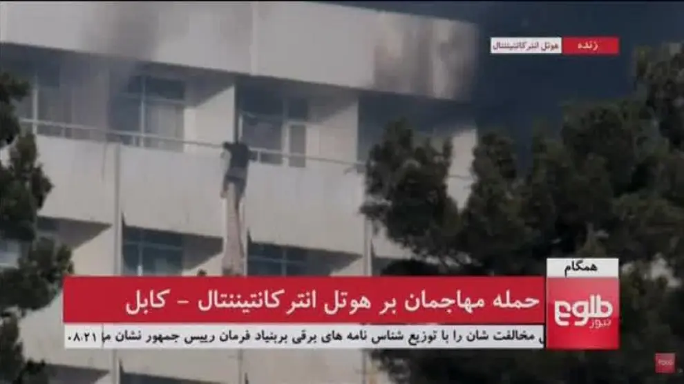 Escapan del hotel asediado en Kabul descolgándose por las ventanas