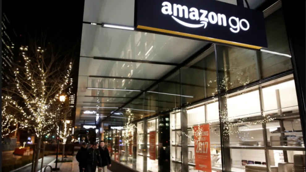 Amazon abre al público su supermercado sin cajeros con un año de retraso
