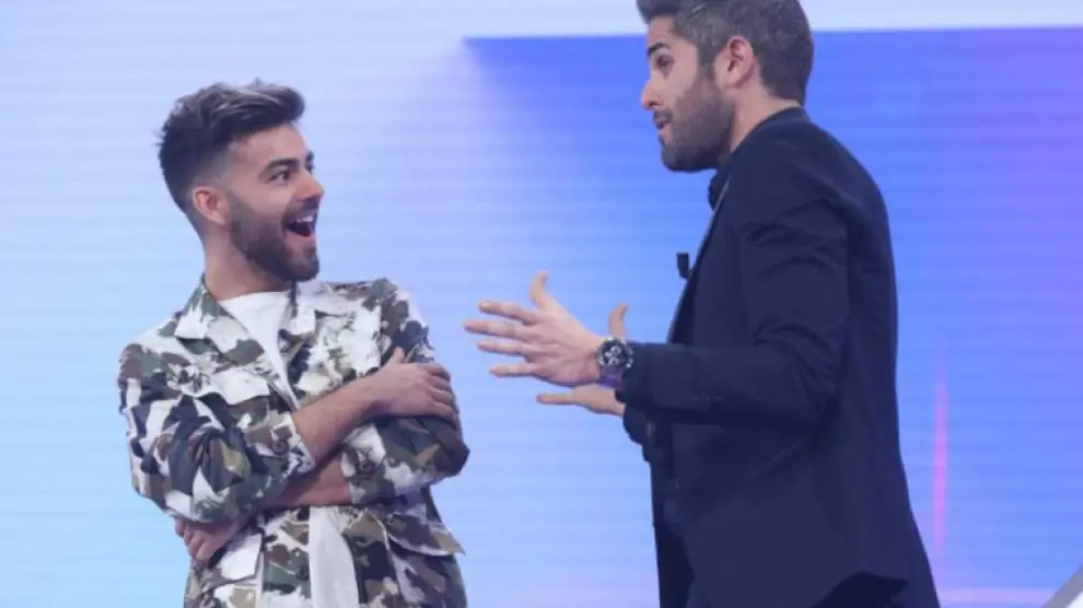 Imagen del momento en el que Roberto Leal anuncia al expulsado que seguirá optando a representar a España en Eurovisión.