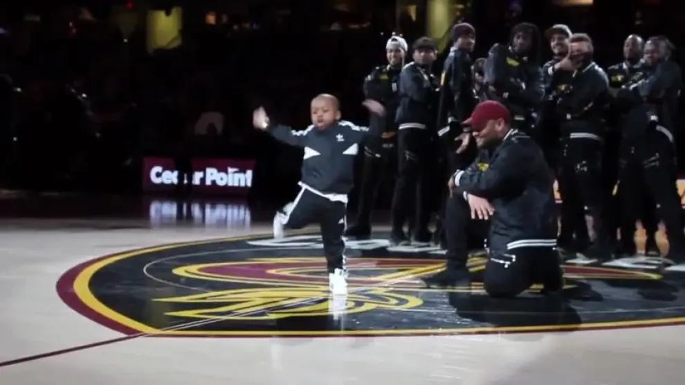 El baile de este niño dejó con la boca abierta a los seguidores de la NBA