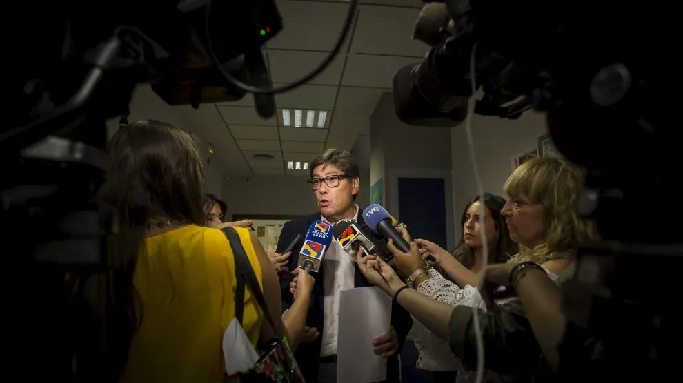 El presidente del PAR, Arturo Aliaga, en una comparecencia ante los medios de comunicación