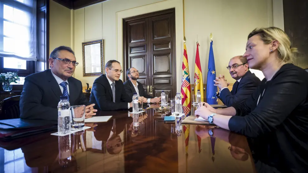 Los representantes de Opel/PSA en la reunión mantenida con el presidente del Gobierno aragonés, Javier Lambán, en el Pignatelli