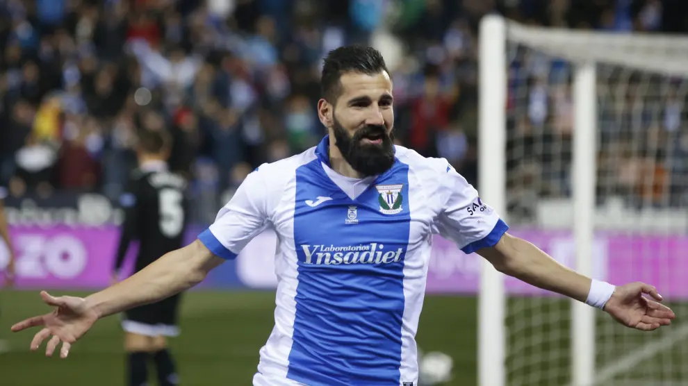 El defensa griego, Dimitrios Siovas, celebra un gol del Leganés