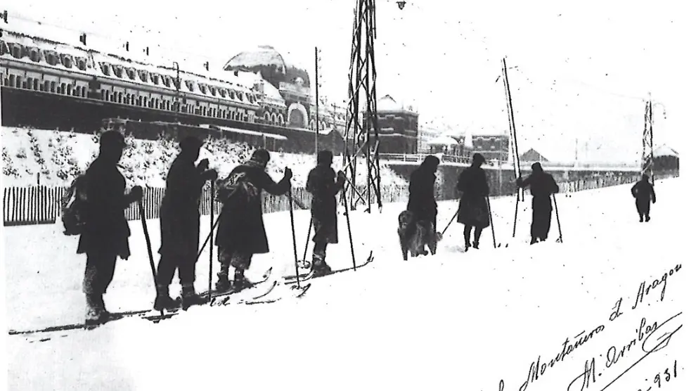 Esquiadores en Canfranc Estación (Foto Arribas, 1931)