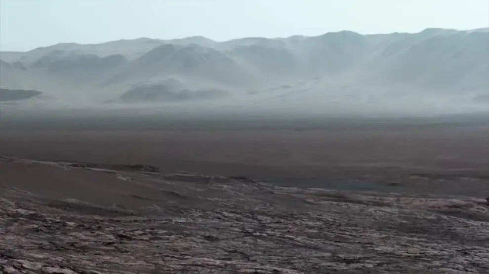 El rover Curiosity echa la vista atrás en Marte