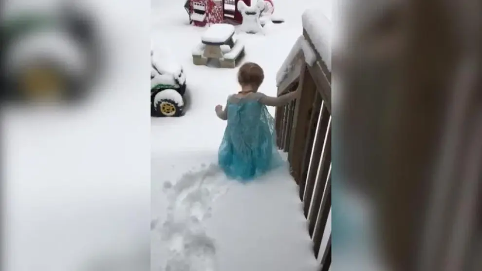Esta niña es la viva imagen de Frozen