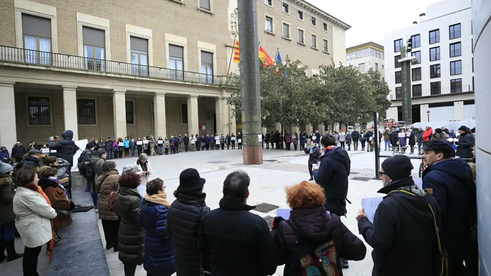Imagen de la concentración de este martes frente a la Delegación del Gobierno.