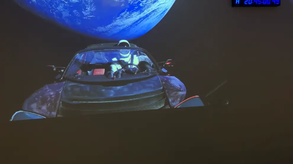 El descapotable eléctrico Tesla a bordo del primer cohete Falcon Heavy