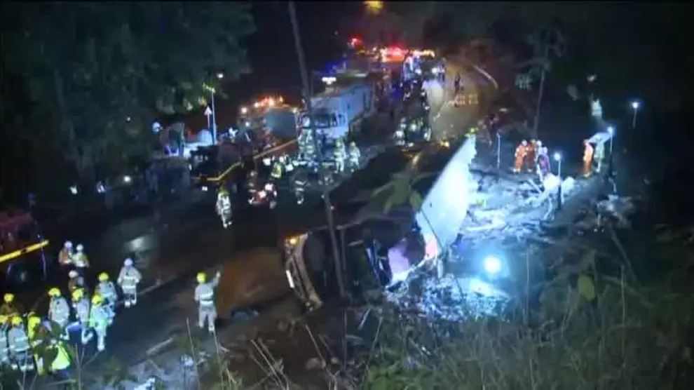19 muertos y más de 60 heridos en un siniestro de autobús