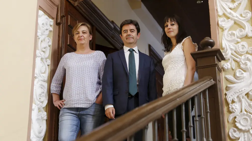 Pilar Novales (Cambiar), Luis Felipe (PSOE) y Mary Romero (Aragón Sí Puede)