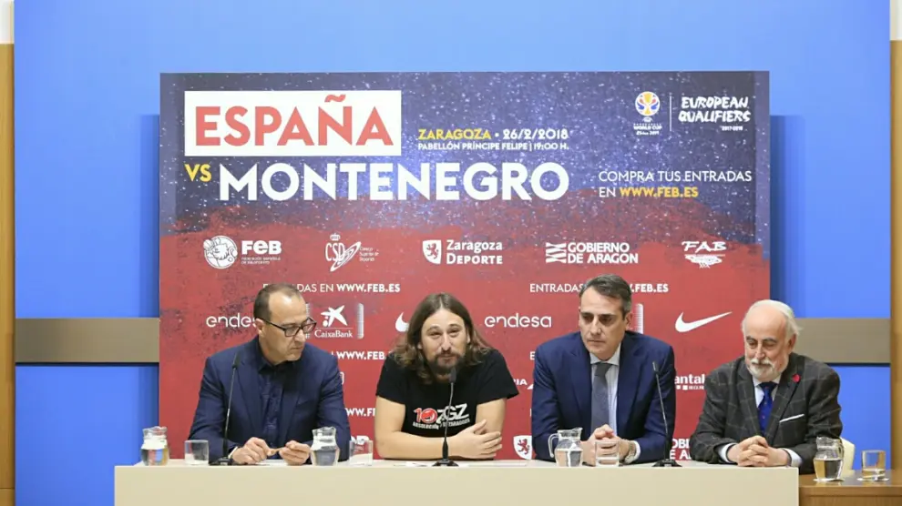 Faci, Híjar, Montero y Sierra (de izquierda a derecha), durante la presentación del partido.