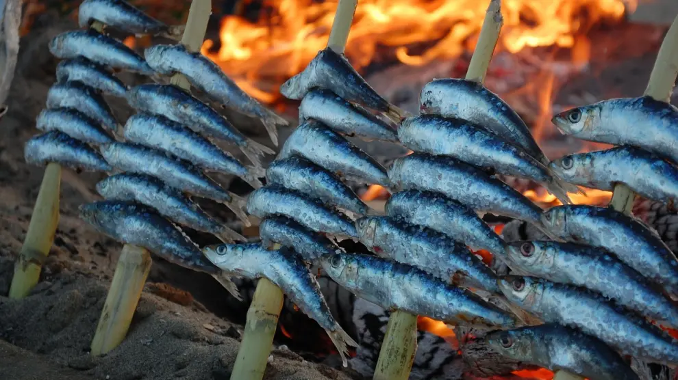 Delicioso y sencillo: el espeto de sardinas.