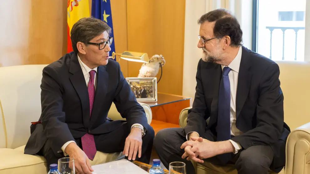 Mariano Rajoy y Arturo Aliaga, en una reunión en la Moncloa en abril de 2017