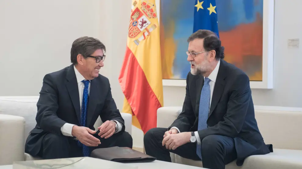 Aliaga considera encauzada la relación con el PP tras lograr varios compromisos en la reunión con Rajoy.