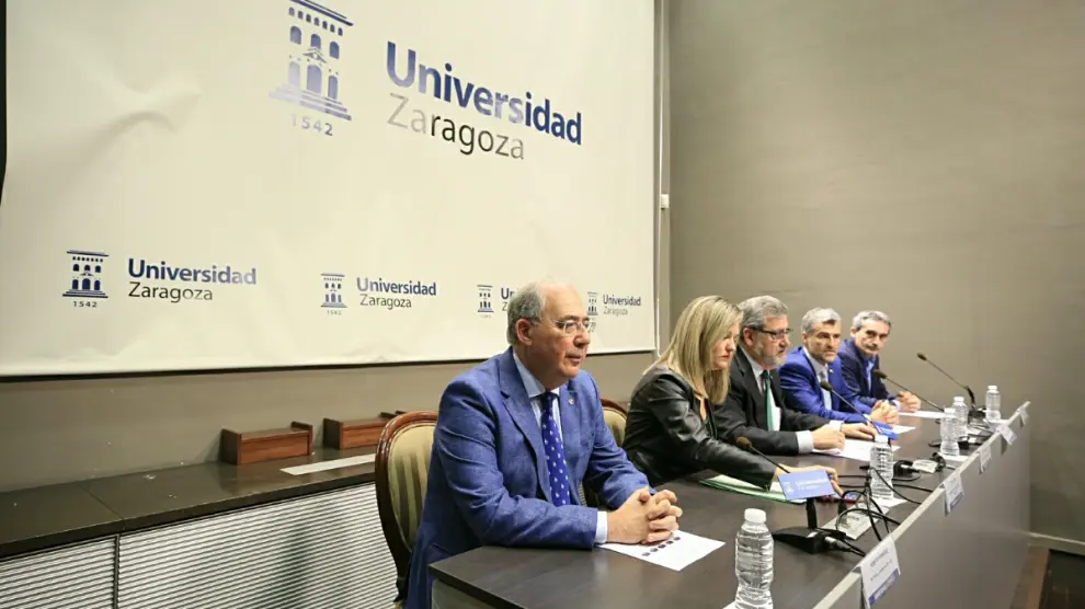 Los rectores de las cuatro universidades y la consejera Pilar Alegría en la presentación del proyecto Iberus Talent.