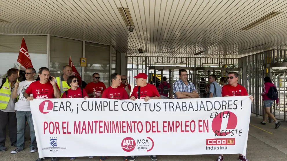 Protesta en defensa del empleo en Lear Épila, en la fábrica de Opel en Figueruelas, en junio de 2016