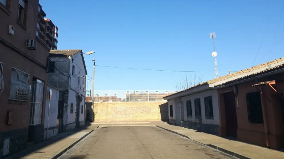 La calle de Oeste, actualmente sin salida, en el barrio de Santa Isabel