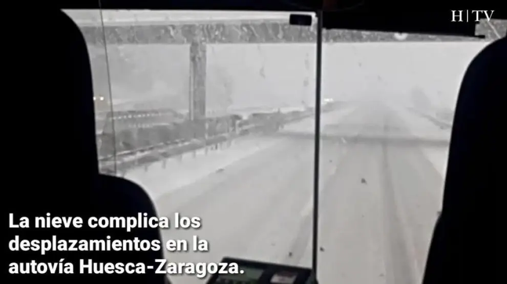 La nieve complica los desplazamientos en la autovía Huesca-Zaragoza