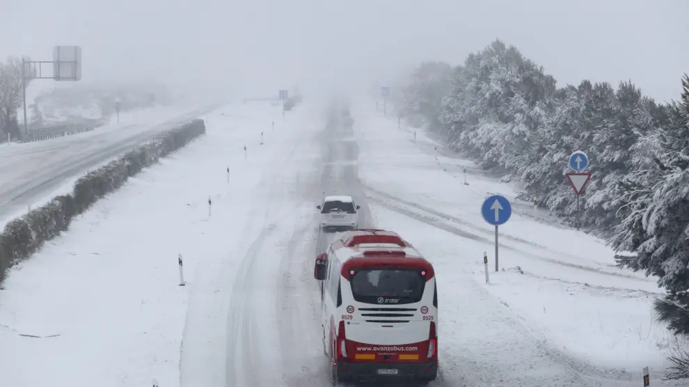 El temporal de nieve deja dos muertos, problemas en las carreteras y a más de 2.300 escolares sin clase