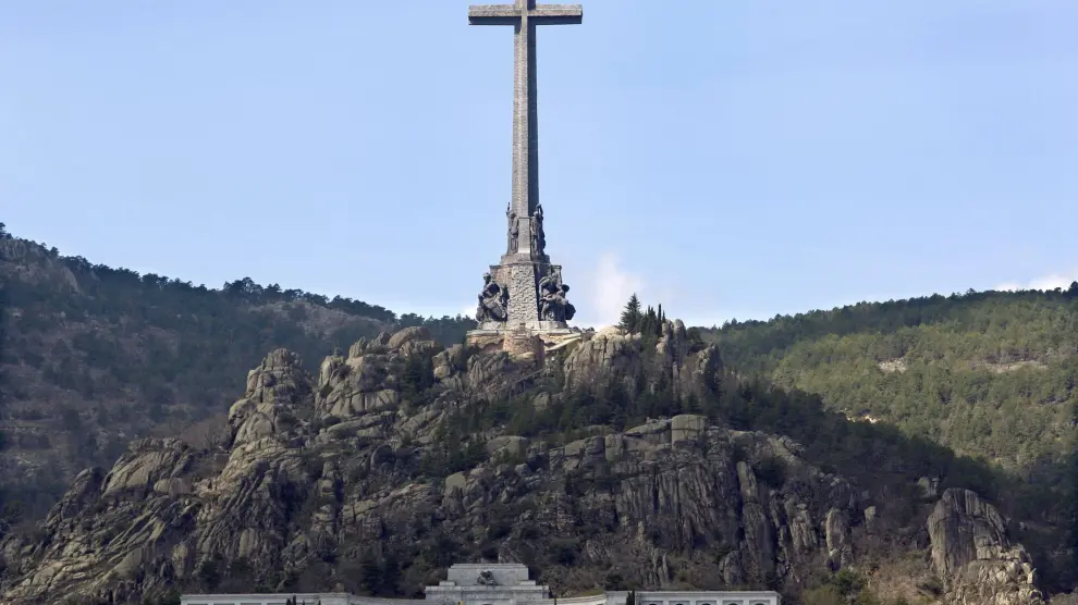 El texto propuesto por el PSOE plantea reconvertir el Valle de los Caídos en un Centro Nacional de la Memoria.
