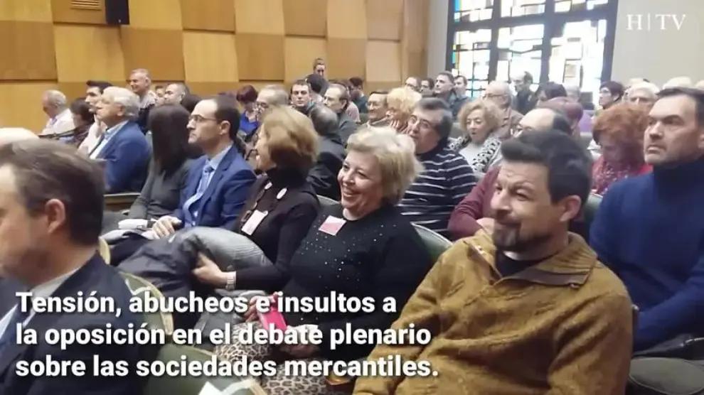 Tensión, abucheos e insultos en el pleno de Zaragoza