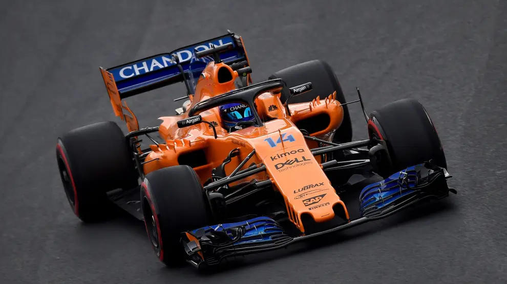 Fernando Alonso conduce su nuevo monoplaza durante los entrenamientos de esta semana en Montmeló.