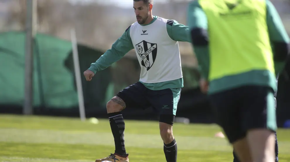 Luso Delgado entrenando con la SD Huesca.